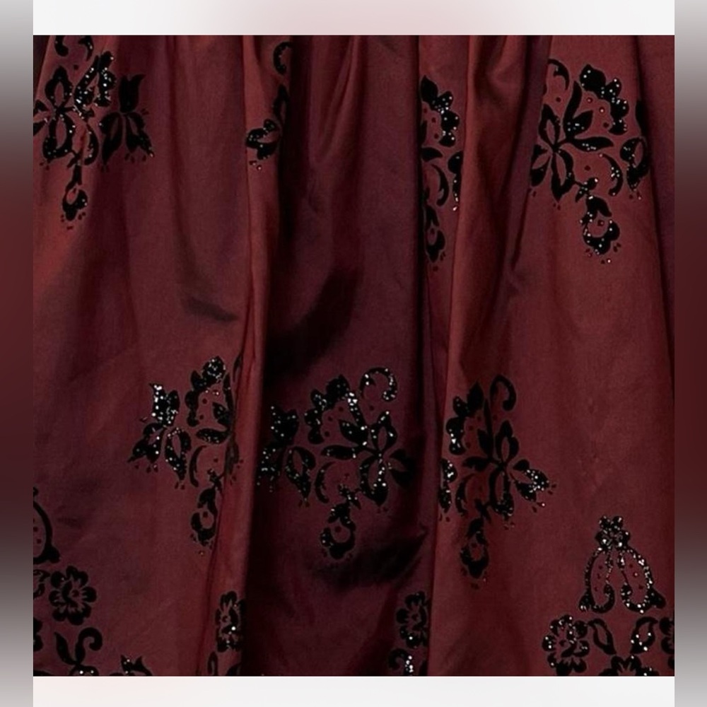 SOLD SOLD SOLD Burgundy Juniors dress juniors - Picture 3 of 7